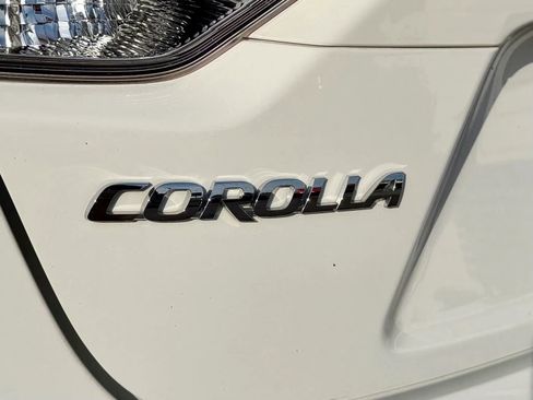 Used 2022 Toyota Corolla LE image 6