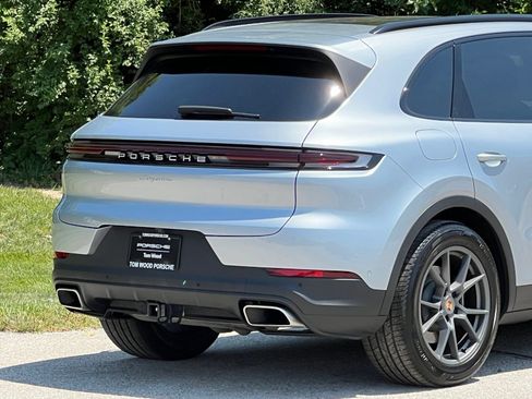 Certified 2025 Porsche Cayenne AWD/4WD image 10