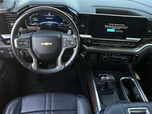 Used 2022 Chevrolet Silverado 1500 High Country w/ Technology Package image 12