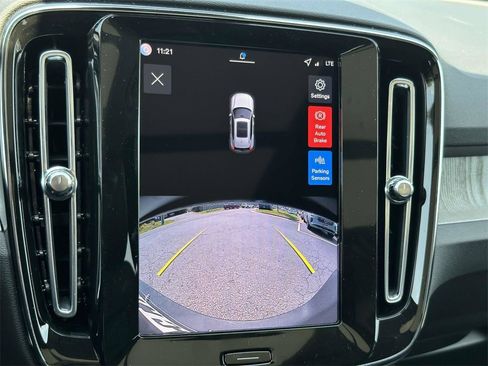 New 2026 Volvo XC40 B4 Plus w/ Climate Package image 4