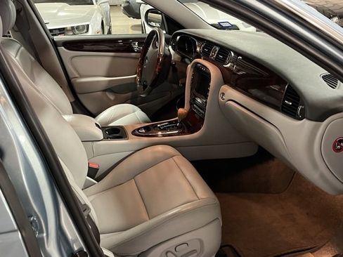 Used 2004 Jaguar XJ8 image 11