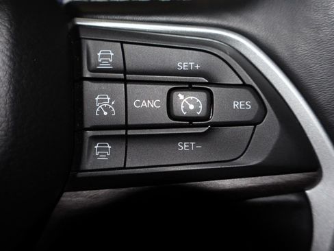 Used 2021 Jeep Grand Cherokee L Limited AWD/4WD image 18