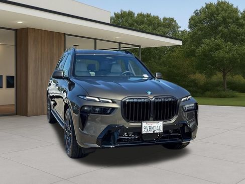 Used 2026 BMW X7 xDrive40i w/ M Sport Package AWD/4WD image 5