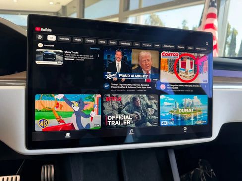 Used 2022 Tesla Model S image 18