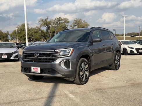 Used 2025 Volkswagen Atlas SE image 7