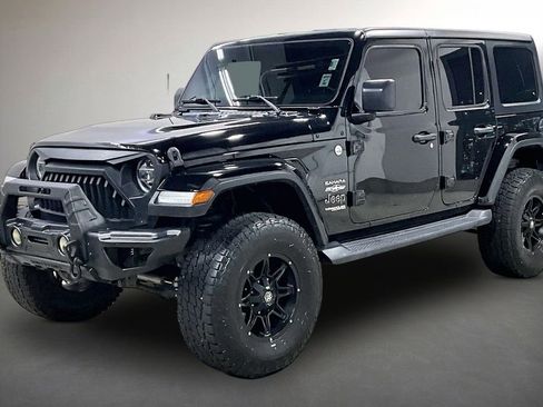 Used 2020 Jeep Wrangler Unlimited Sahara AWD/4WD image 3