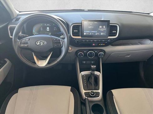 Used 2025 Hyundai Venue SEL FWD image 10