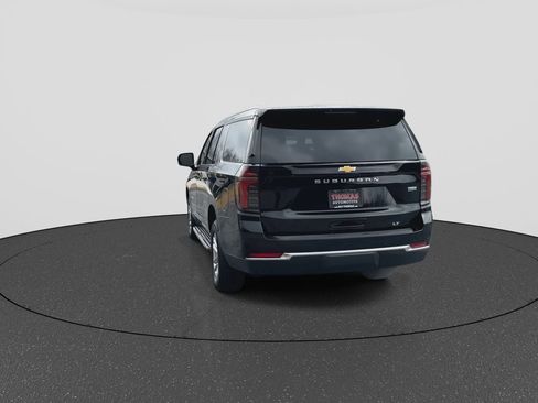 Used 2025 Chevrolet Suburban LT image 7