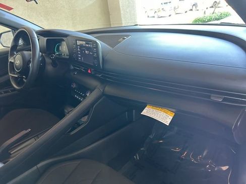 Certified 2025 Hyundai Elantra Sport image 34