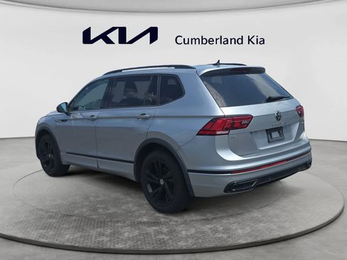 Used 2024 Volkswagen Tiguan SE R-Line AWD/4WD image 3