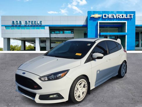 Used 2018 Ford Focus ST w/ Equipment Group 402A FWD image 3
