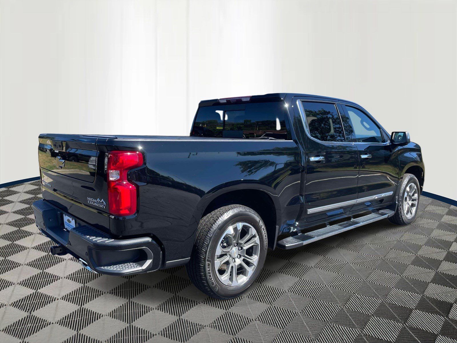 Used 2024 Chevrolet Silverado 1500 High Country w/ Technology Package AWD/4WD image 4