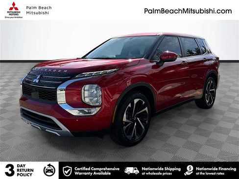 Used 2024 Mitsubishi Outlander SE image 1