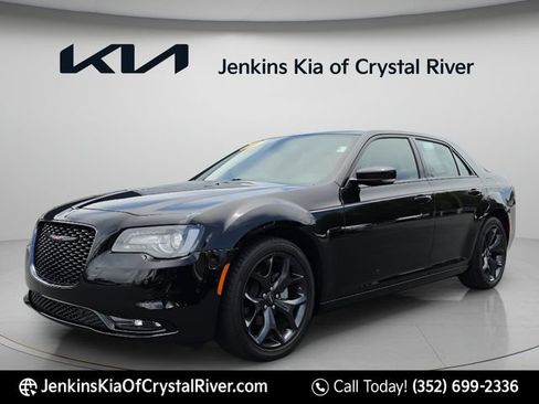 Used 2023 Chrysler 300 S w/ Comfort Group RWD image 14