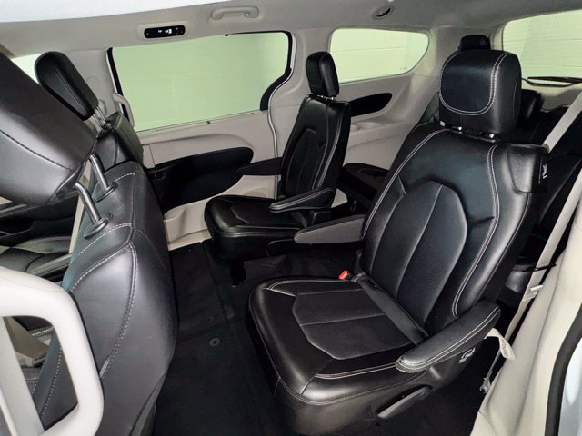 Used 2024 Chrysler Pacifica Touring-L FWD image 8