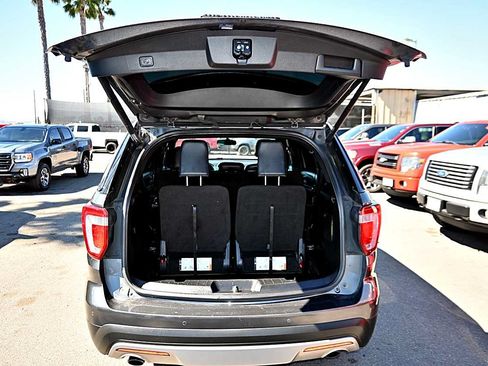 Used 2017 Ford Explorer XLT FWD image 8