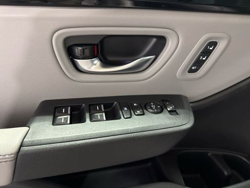 Used 2025 Honda Pilot Touring image 31