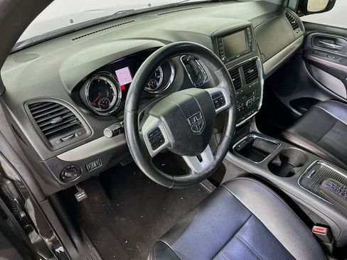 Used 2019 Dodge Grand Caravan GT FWD image 2