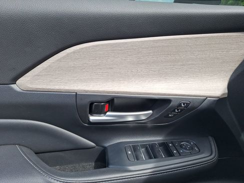 Used 2024 Toyota Grand Highlander Limited image 17