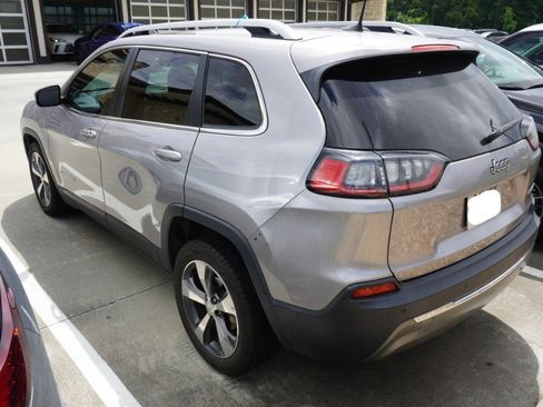 Used 2019 Jeep Cherokee Limited w/ Luxury Group FWD image 7