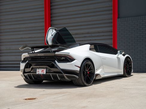 Used 2015 Lamborghini Huracan LP 610-4 AWD/4WD image 3