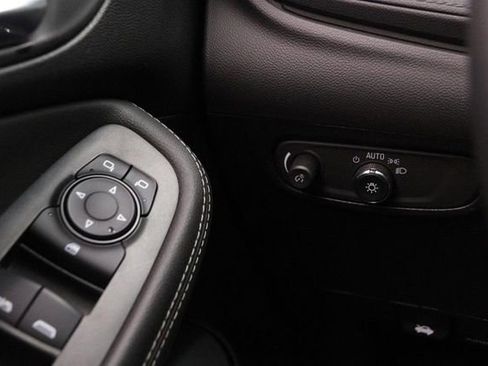 Used 2024 Buick Encore GX Sport Touring image 17