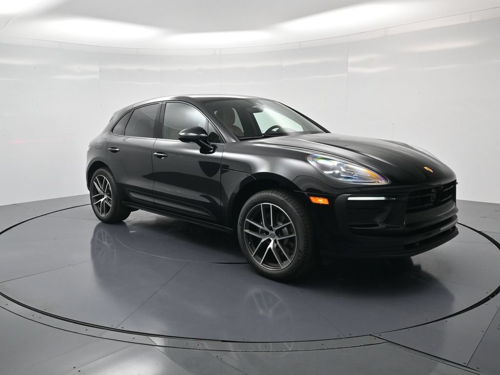 Certified 2026 Porsche Macan AWD/4WD image 32