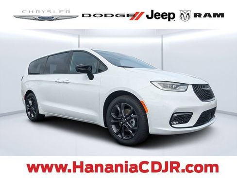 New 2026 Chrysler Pacifica Select image 1