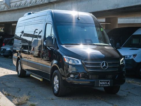 Used 2025 Mercedes-Benz Sprinter 2500 image 3