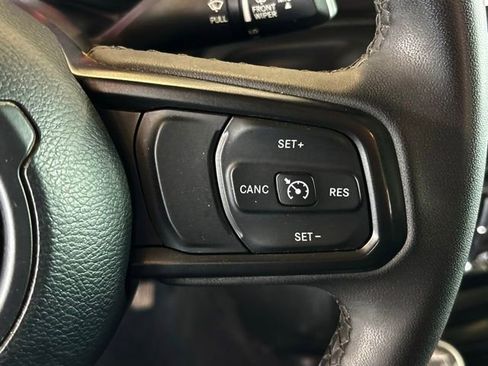 Used 2023 Jeep Gladiator Sport image 18