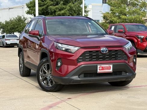 Used 2022 Toyota RAV4 XLE Premium AWD/4WD image 2