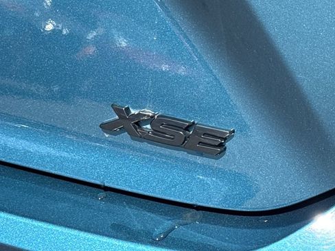 Used 2025 Toyota Camry XSE FWD image 9