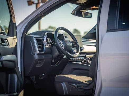 Used 2024 GMC Canyon Elevation w/ Convenience Package image 18