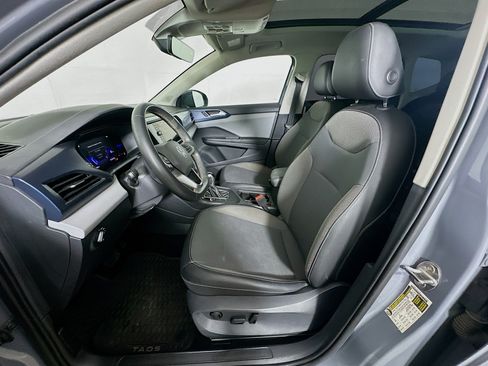Used 2022 Volkswagen Taos SE w/ Panoramic Sunroof Package FWD image 13
