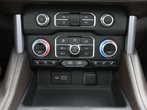 Used 2022 GMC Yukon SLT w/ SLT Premium Package AWD/4WD image 39
