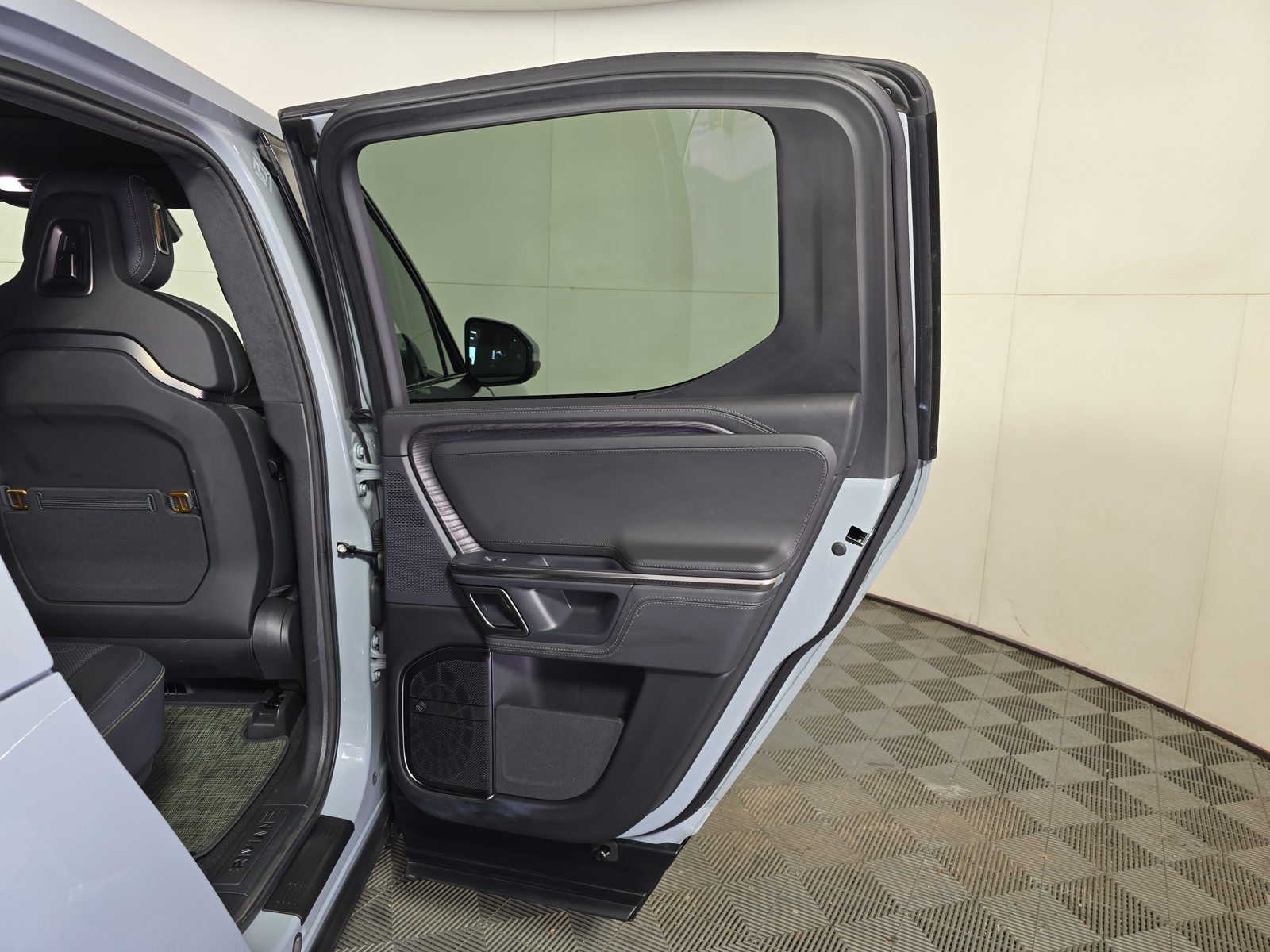 Used 2023 Rivian R1T Adventure Dual AWD/4WD image 19