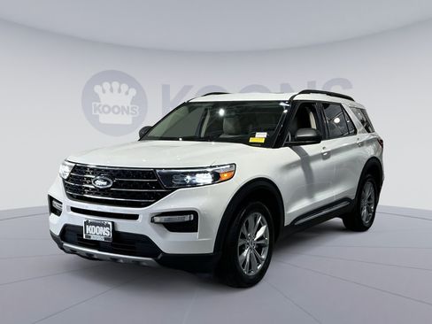 Used 2022 Ford Explorer XLT w/ Equipment Group 202A AWD/4WD image 1