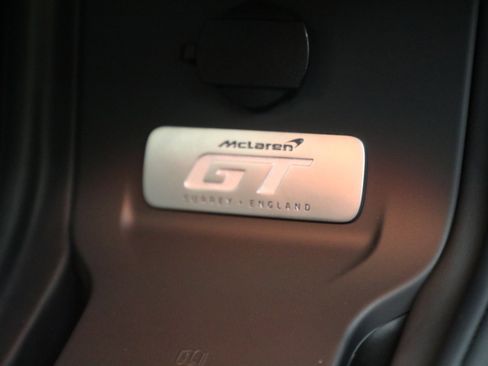 Used 2023 McLaren GT RWD image 32