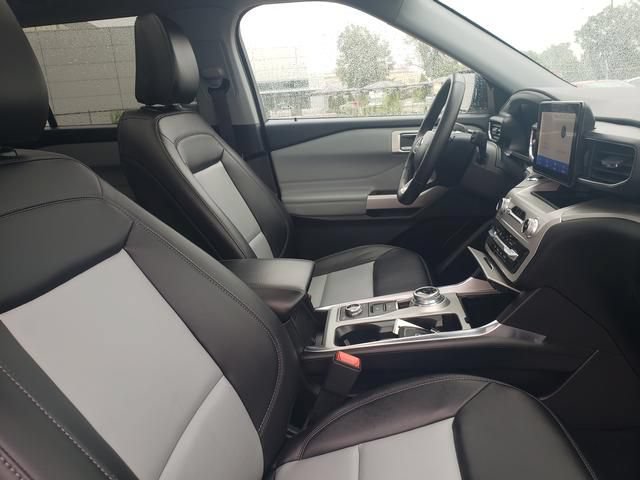 Used 2023 Ford Explorer XLT w/ Equipment Group 202A AWD/4WD image 21