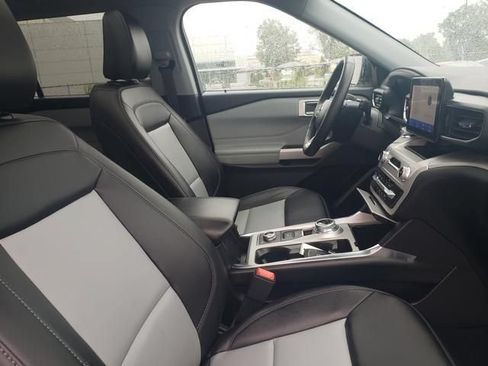 Used 2023 Ford Explorer XLT w/ Equipment Group 202A AWD/4WD image 21