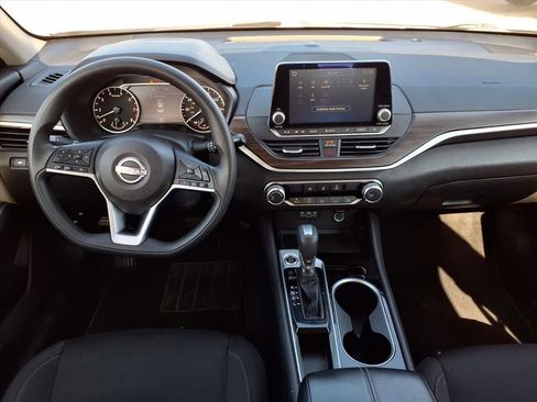 Used 2024 Nissan Altima 2.5 SV image 11