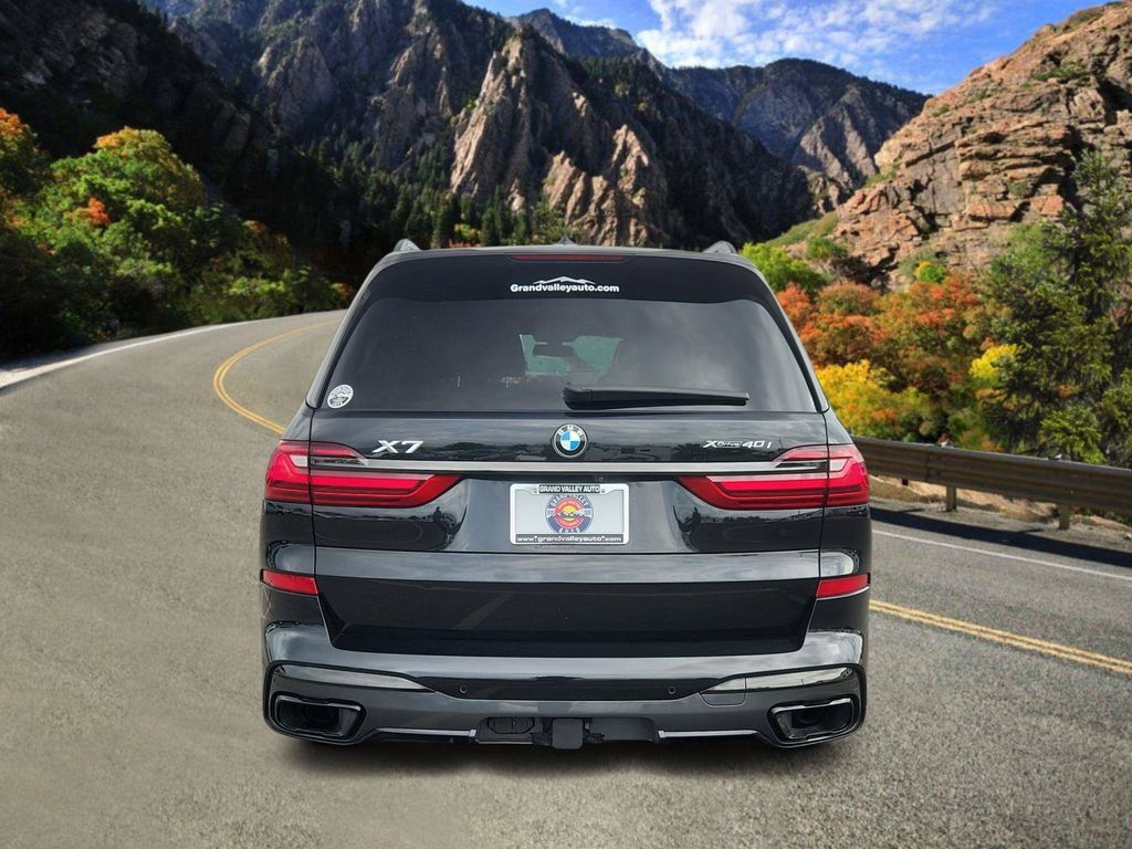 Used 2021 BMW X7 xDrive40i w/ M Sport Package AWD/4WD image 4