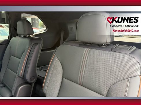 New 2026 GMC Acadia AT4 w/ Luxury Package AWD/4WD image 30