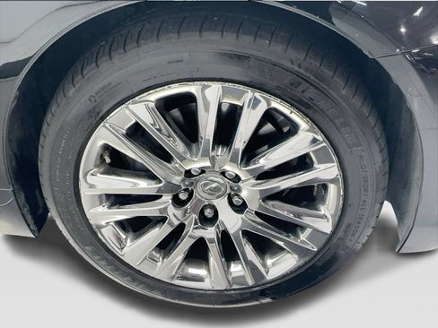 Used 2015 Lexus LS 460 w/ Ultra Luxury Package RWD image 14