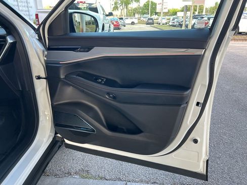 Used 2024 Jeep Wagoneer Launch Edition image 29