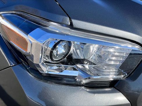 Used 2017 Toyota Tacoma SR5 w/ Tow Package image 27