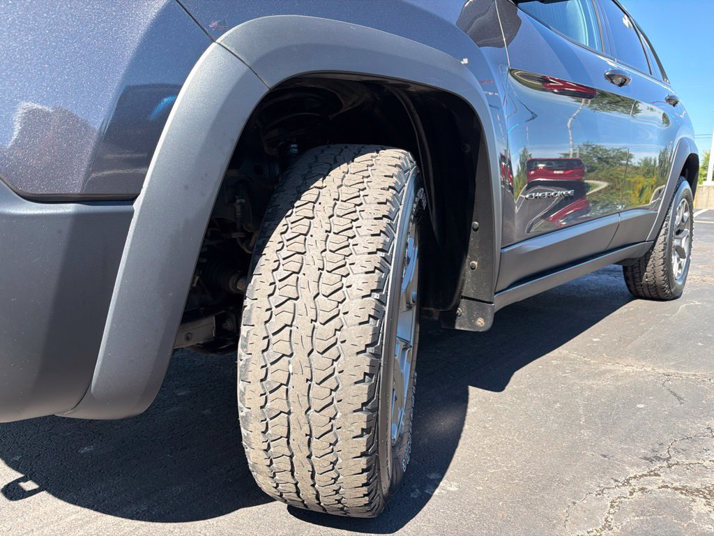Used 2022 Jeep Cherokee Trailhawk AWD/4WD image 49