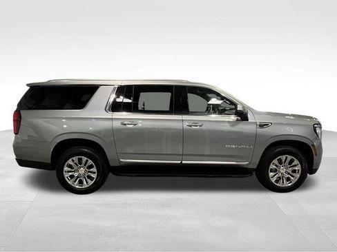 Used 2025 GMC Yukon XL Denali AWD/4WD image 8