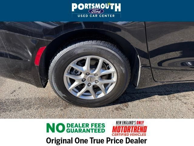 Used 2024 Chrysler Pacifica Touring-L FWD image 36