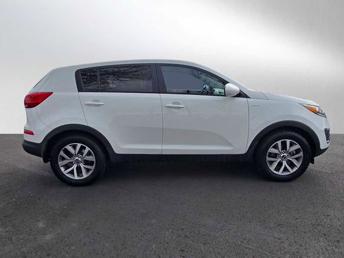 Used 2016 Kia Sportage LX image 2